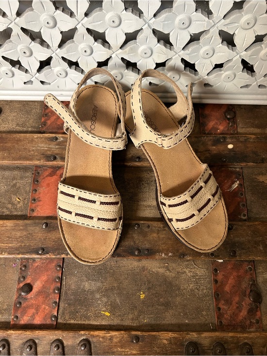 AEROSOLES Shoes - Aerosoles Womens 9 Cream Leather Sandals Hook Loop Comfort Low Heel‎